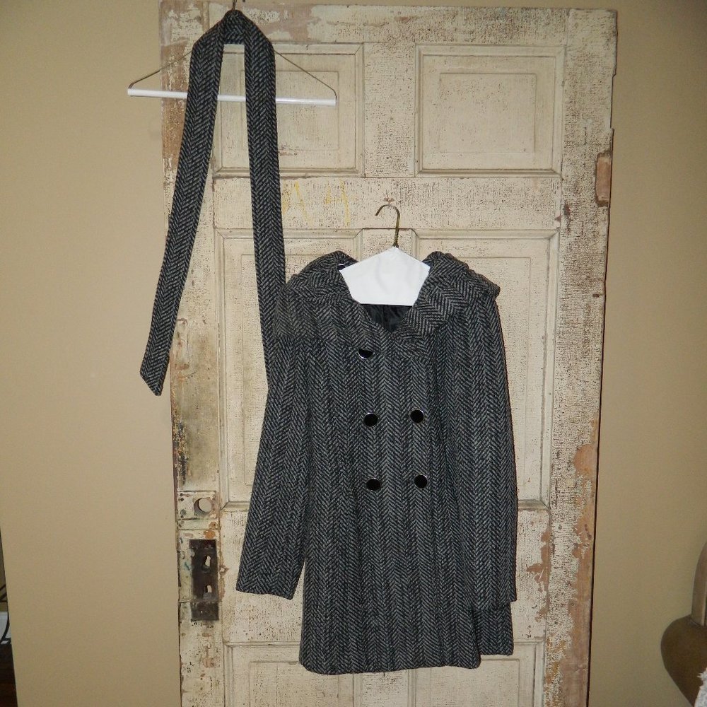 CoffeeShop Women's Black and Gray Herringbone Peacoat with Scarf